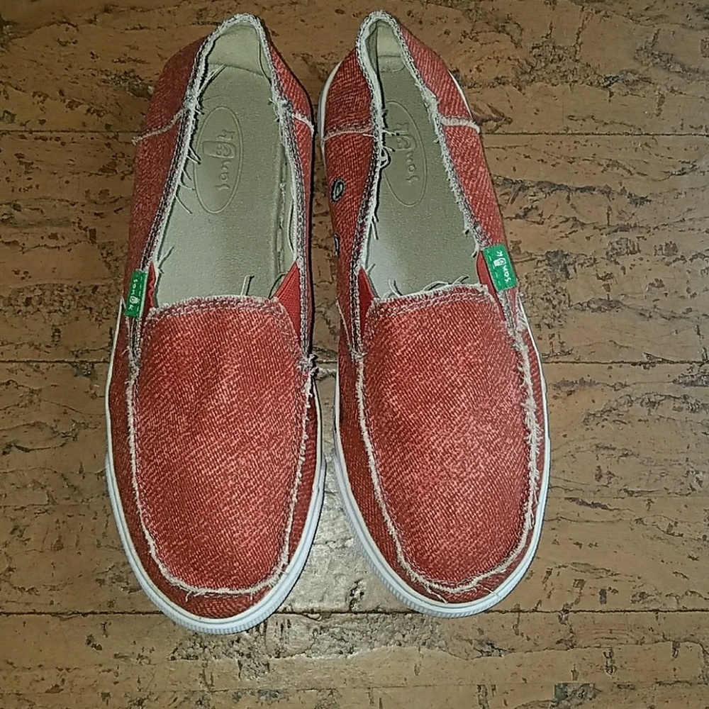 EUC women sanuk's